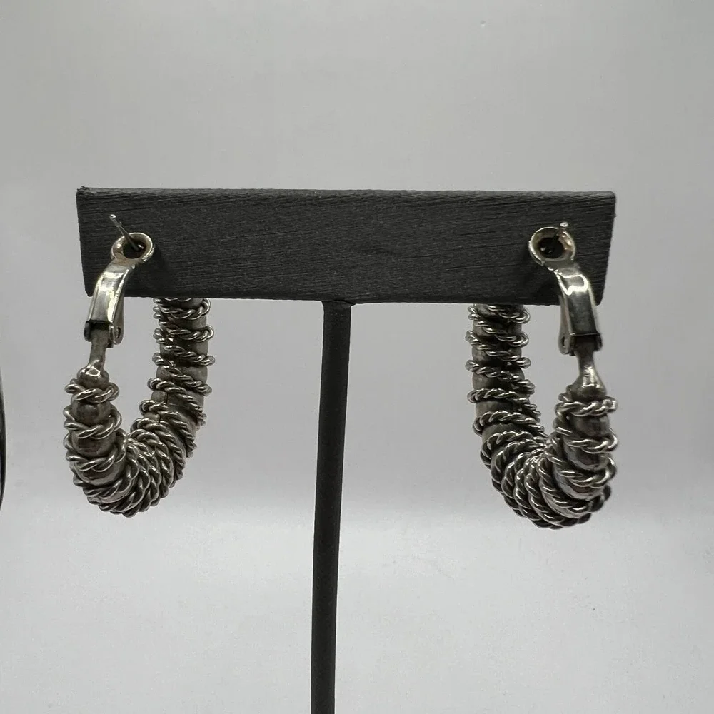 Scalloped Hoop Pierced Earrings Silver Tone‎ Rope Wrapped